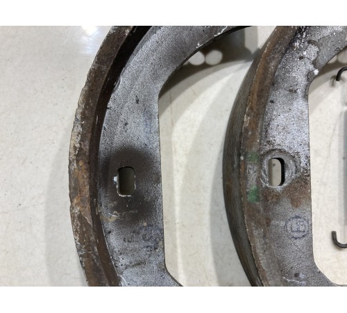 Тормозные колодки (задние правые)