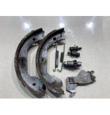 Тормозные колодки (задние правые)