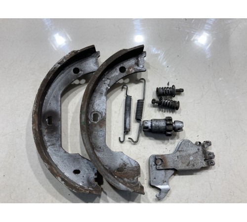 Тормозные колодки (задние правые)