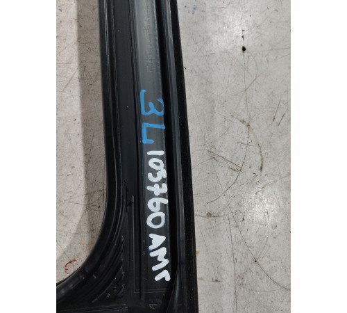 Уплотнитель стекла двери (задний левый внутренний)