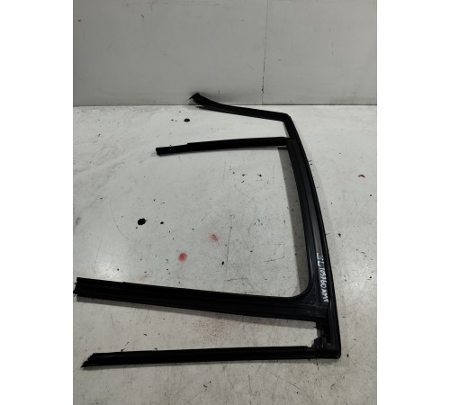 Уплотнитель стекла двери (задний левый внутренний)