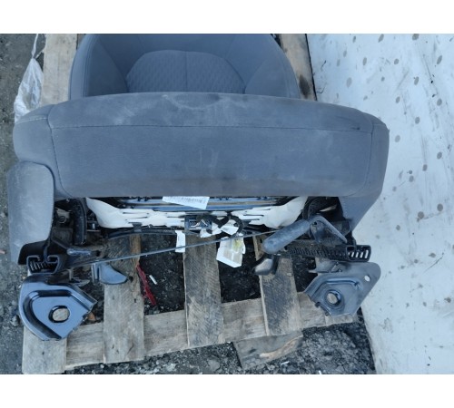 Сиденье переднее правое