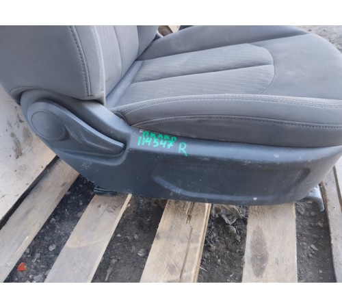 Сиденье переднее правое