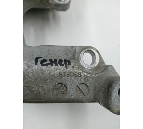 Кронштейн генератора с роликом натяжителя