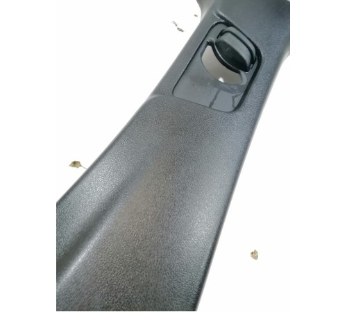 Обшивка центральной стойки правая верхняя