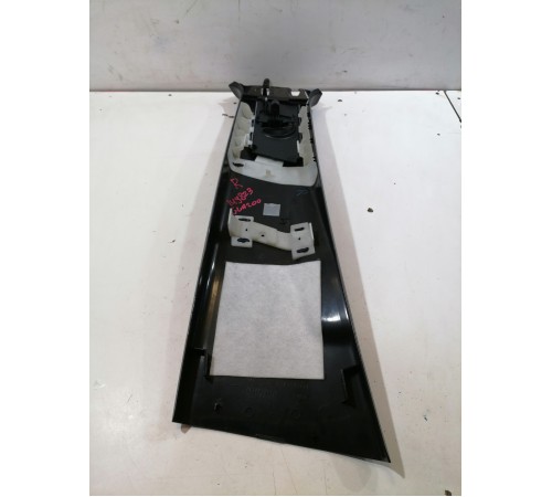 Обшивка центральной стойки правая верхняя