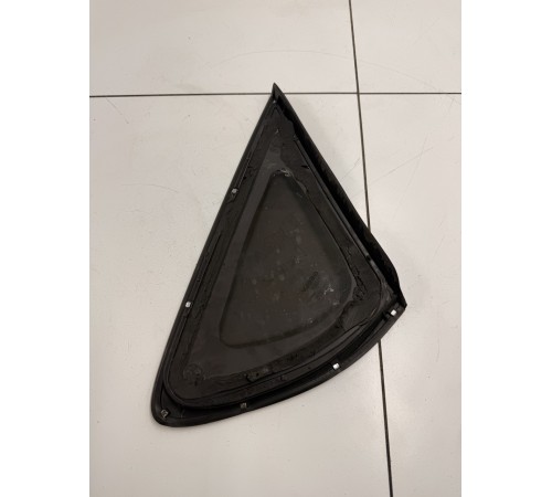 Глухое стекло заднее левое