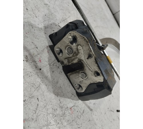 Замок двери задний левый