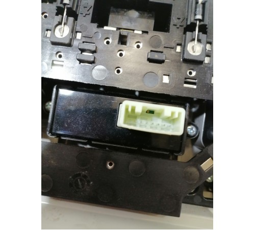 Плафон освещения салона передний