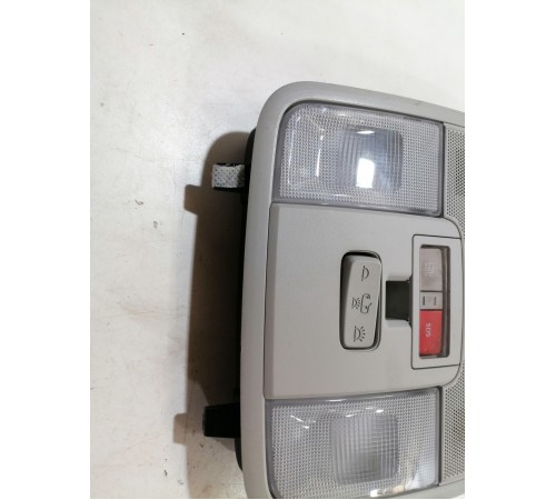 Плафон освещения салона передний