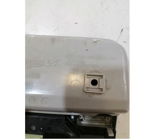 Плафон освещения салона передний