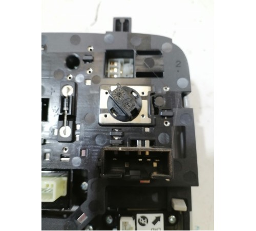 Плафон освещения салона передний