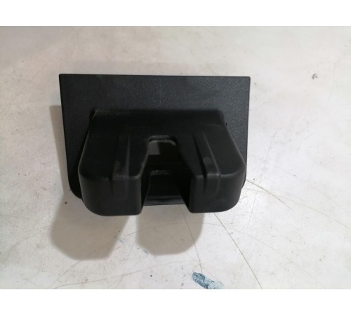 Накладка замка багажника