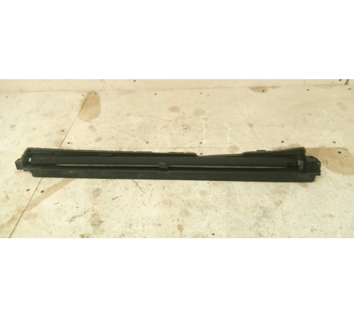 Солнцезащитная шторка задняя правая