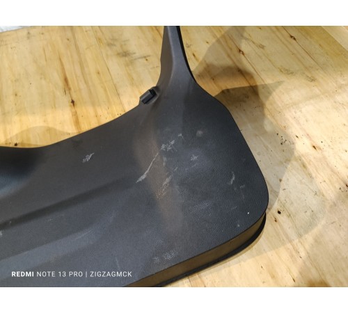 Обшивка крышки двери багажника