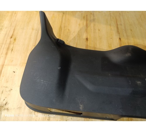 Обшивка крышки двери багажника