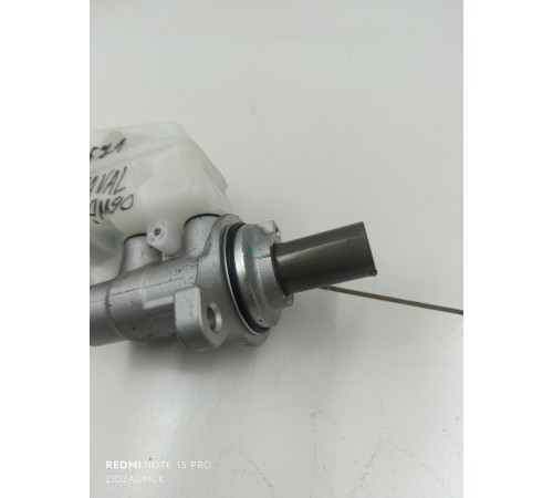 Главный тормозной цилиндр с бачком