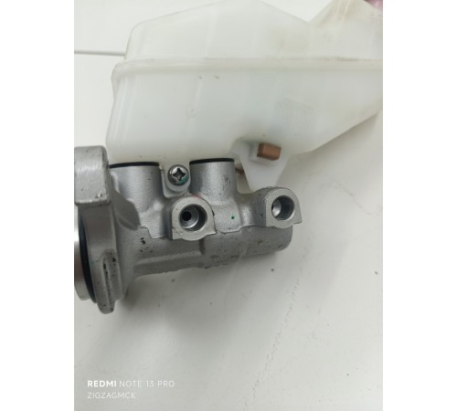 Главный тормозной цилиндр с бачком