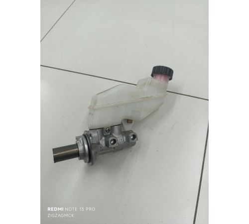 Главный тормозной цилиндр с бачком