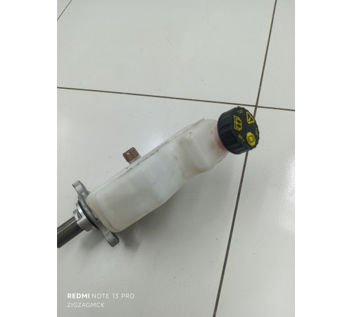 Главный тормозной цилиндр с бачком