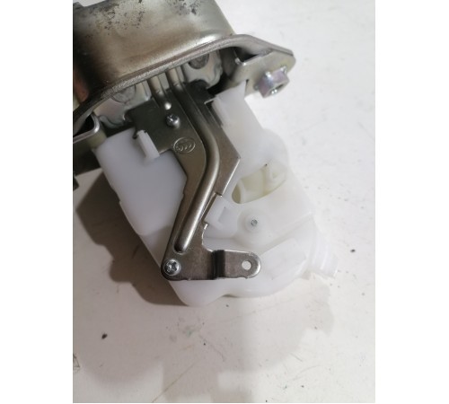 Замок двери крышки багажника