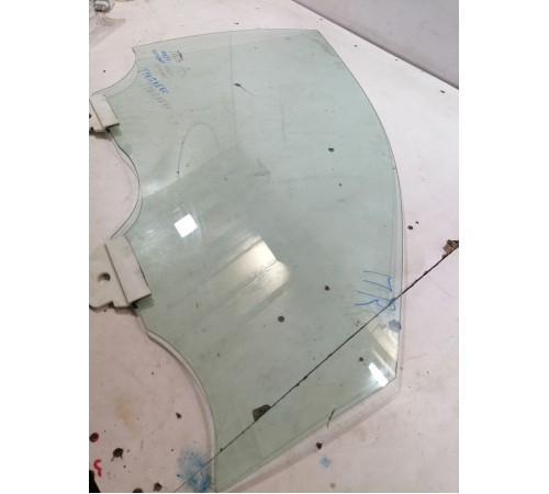 Стекло двери переднее правое