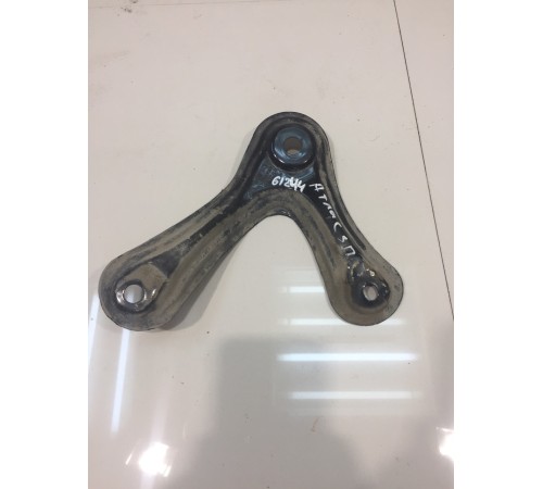 Задняя правая лямка переднего подрамника