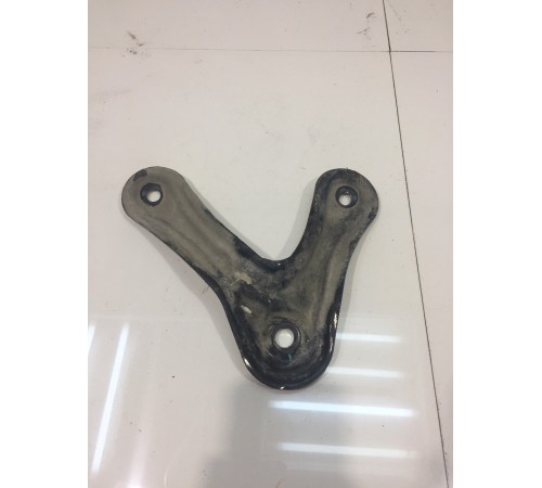 Задняя правая лямка переднего подрамника