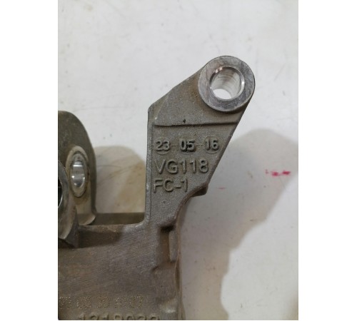 Опора КПП нижняя, кронштейн