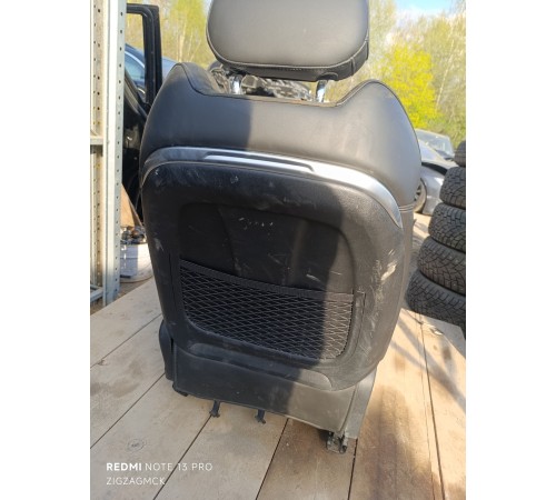 Сиденье переднее левое