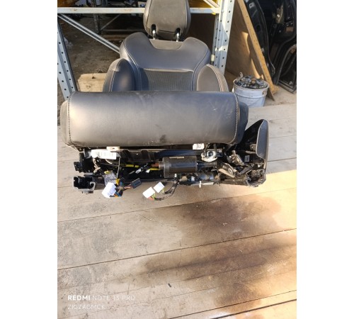 Сиденье переднее левое