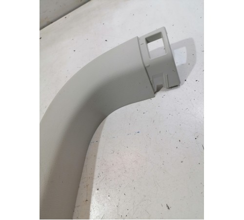 Обшивка крышки багажника правая