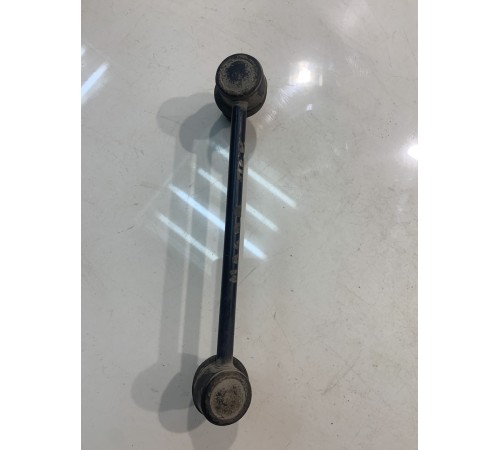 Стойка переднего стабилизатора