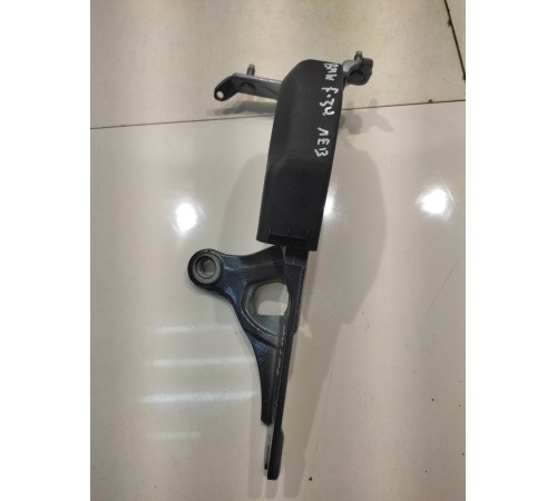 Петля крышки багажника (левая)