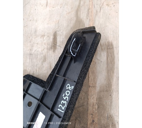 Дефлектор радиатора правый