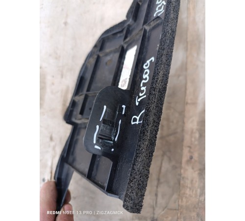 Дефлектор радиатора правый