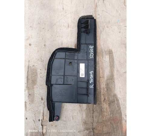 Дефлектор радиатора правый