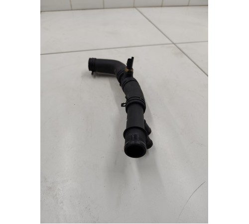 Патрубок системы охлаждения