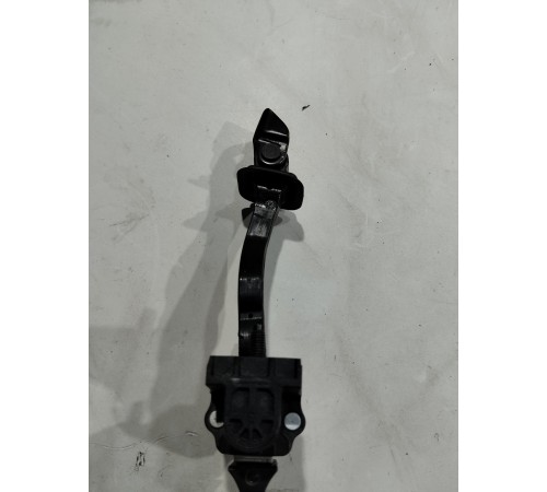 Ограничитель двери(передний левый)