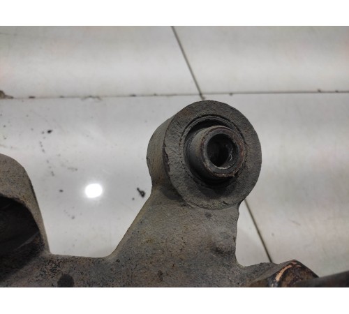 Кулак поворотный (задний, левый)