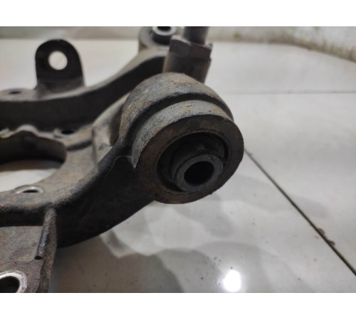 Кулак поворотный (задний, левый)