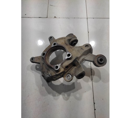 Кулак поворотный (задний, левый)