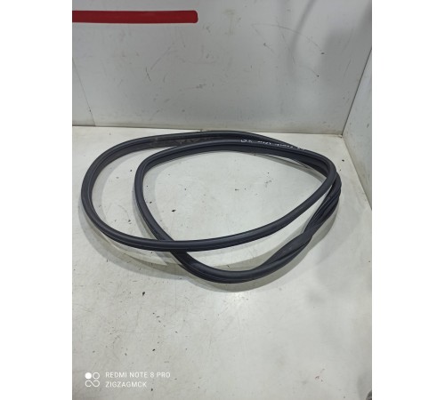 Уплотнитель двери(задний правый)