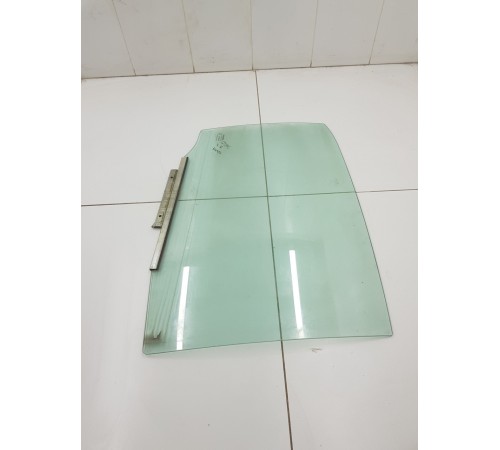 Стекло двери заднее правое