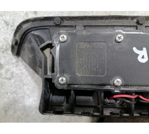 Кнопка открывания крышки багажника