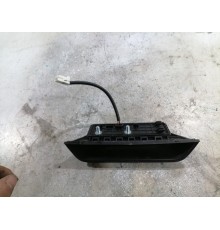 Кнопка открывания крышки багажника