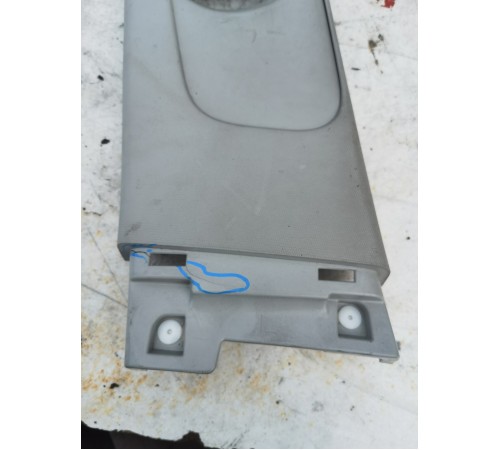 Обшивка центральной стойки левая верхняя 