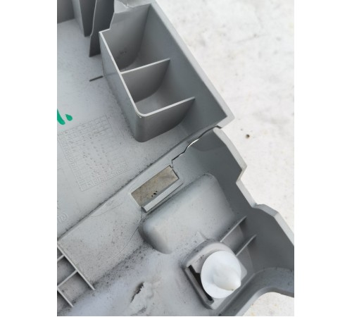 Обшивка центральной стойки левая верхняя 