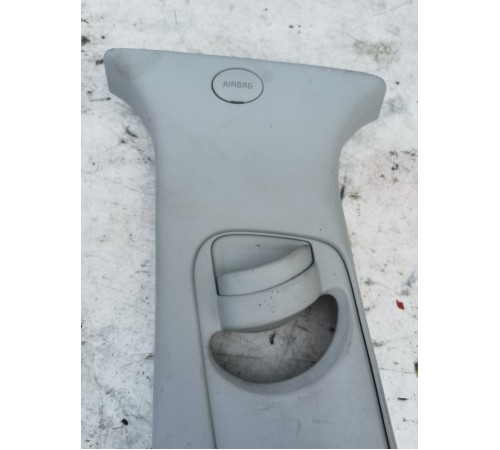 Обшивка центральной стойки левая верхняя 