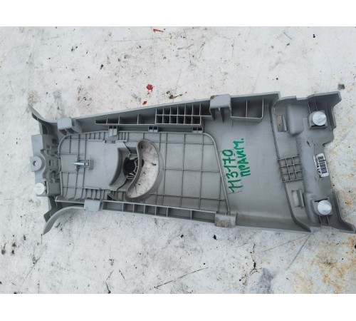 Обшивка центральной стойки левая верхняя 